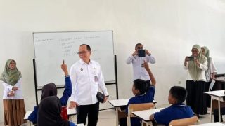 KEMENKO POLKAM TINJAU SEKOLAH RAKYAT di SULSEL, FOKUS PADA MASALAH & SOLUSI